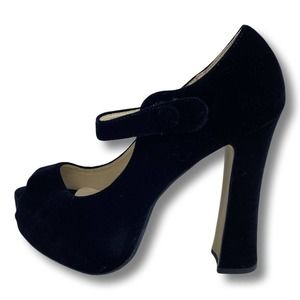 NWOT Ochenta Black Velvet Peep Toe Heels Size 9